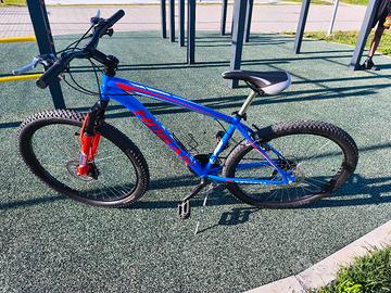 bici blu e rossa 29 pollici