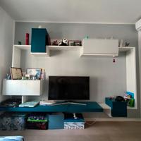 Parete attrezzata (mensola tv + mobili chiusi)