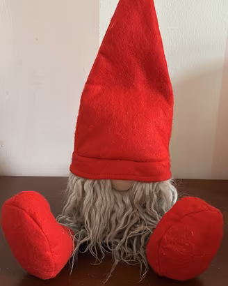Gnomo natalizio in feltro rosso con barba e piedi