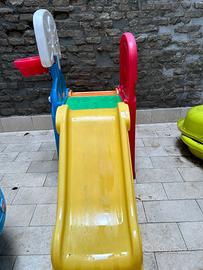 Scivolo per bambini ed arrampicati