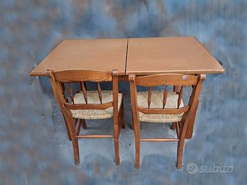 TAVOLO DA CUCINA E 2 SEDIE