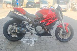 Ducati Monster 696