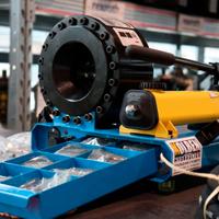 Pressa manuale per tubi oleodinamici