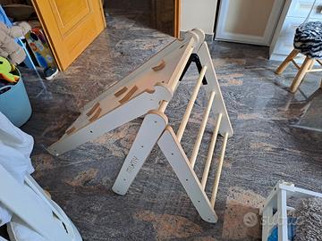 Palestra da arrampicata per bambini con scivolo