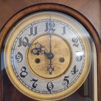 Antico orologio a pendolo