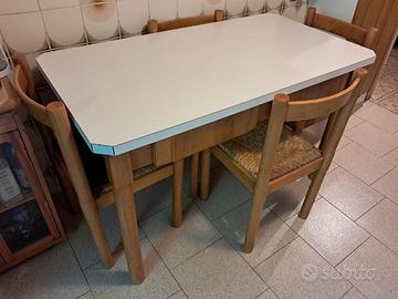Tavolo legno artigianale e 4 sedie