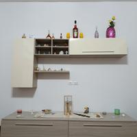 divano e parete attrezzata 