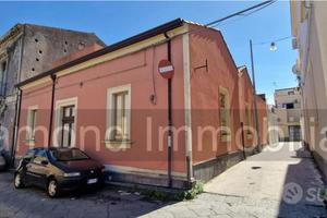 Casa singola con cortile e deposito a Riposto