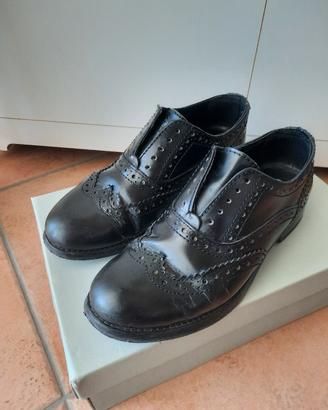 Francesine oxford Oltremodo slip on nera da donna