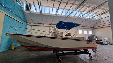 Boston Whaler 22 outrage con whaler drive