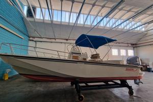 Boston Whaler 22 outrage con whaler drive