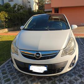 Opel Corsa 1.2 b-color 2011