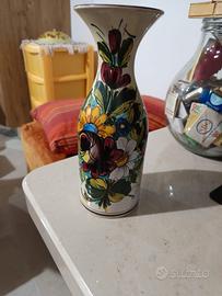Vaso in Terracotta con disegni floreali