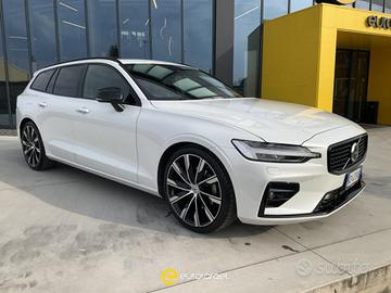 VOLVO V60 B4 (d) automatico Plus Dark