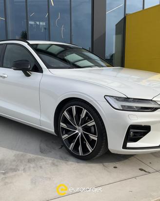 VOLVO V60 B4 (d) automatico Plus Dark