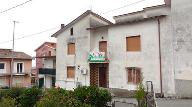 CASA SEMINDIPENDENTE A SAN GIORGIO DEL SANNIO