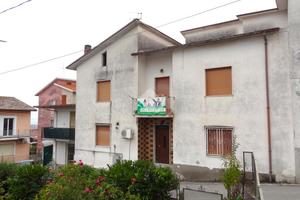 CASA SEMINDIPENDENTE A SAN GIORGIO DEL SANNIO