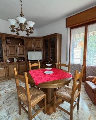 Quadrilocale con box, taverna, cantina e giardino