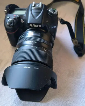 macchina fotografica Nikon completa con accessori