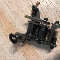 Macchinetta artigianale hold school per tattoo