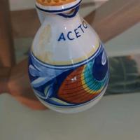 Stock alcuni oggetti di ceramica di Faenz