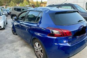 Peugeot 308 incidentata