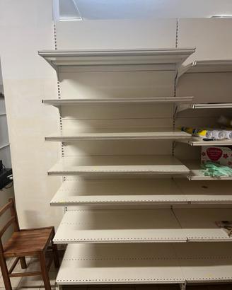 20 metri di scaffali