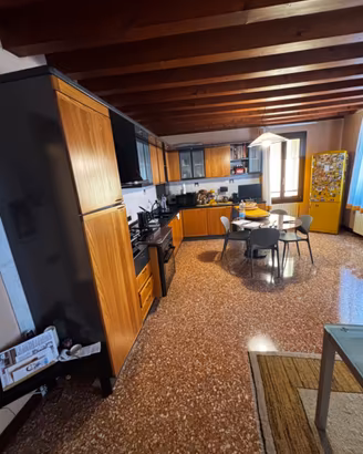 Cucina Berloni+ tavolo + sedie + elettrodomestici