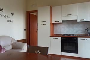 Bilocale arredato con posto auto scoperto