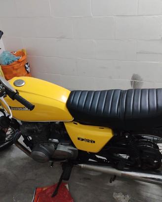 Kawasaki z 400 epoca vintage cafe racer