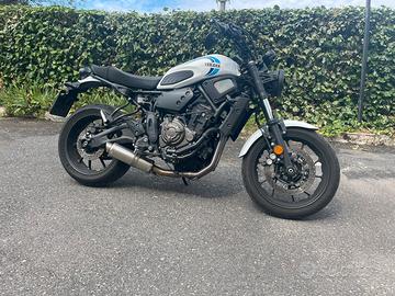 Yamaha XSR 700 accessoriata