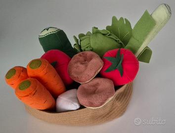 Cesto in panno com verdure morbide