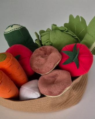 Cesto in panno com verdure morbide