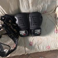 Guanti boxe LEONE