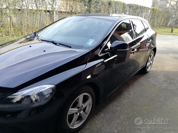 Volvo V40 nera 213000 km del 2013