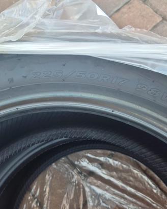 4 pneumatici HANKOOK 225/50/17  W ancora imballati