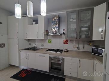 cucina bianca in legno 