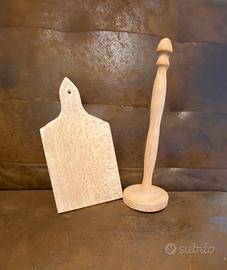 Set cucina: porta rotolo + tagliere in legno