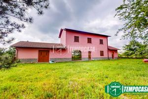 CASA INDIPENDENTE SU 4 LATI CON GIARDINO E TERRENO