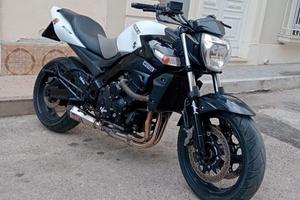 Suzuki gsr600 2008