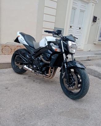 Suzuki gsr600 2008