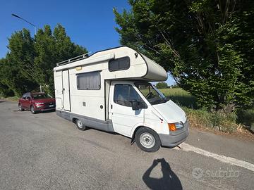 Camper completo con 5 posti disponibile a noleggio