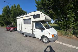 Camper completo con 5 posti disponibile a noleggio