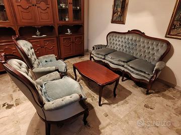 divano 3 posti con 2 poltrone e tavolino 