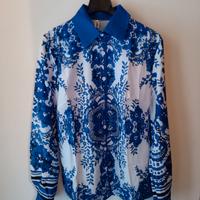 Camicia classica fantasia. Veste M/L