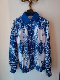 Camicia classica fantasia. Veste M/L