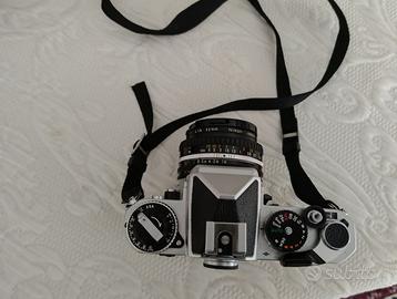Nikon FE Silver con 50 mm f 1:1.8