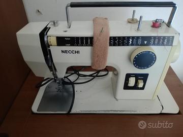 macchina da cucire Necchi 