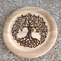 Piatto in legno con disegno albero della vita