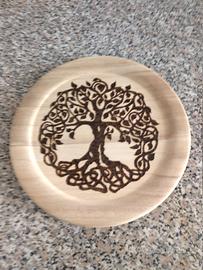 Piatto in legno con disegno albero della vita